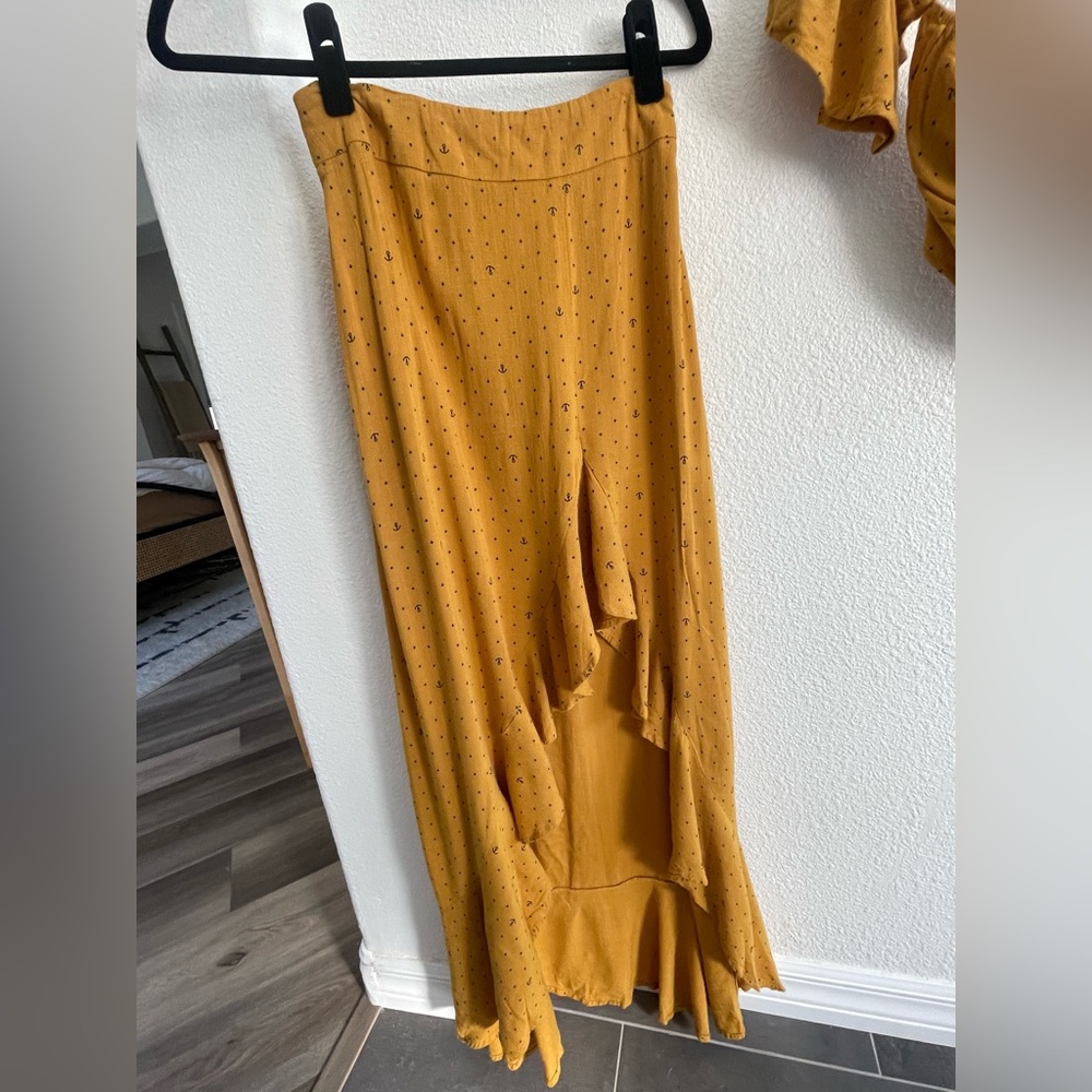 Yellow anchor print two piece off the shoulder top with ruffle midi skirt - Picture 5 of 8